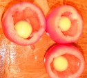 Яичница в помидоре в микроволновке