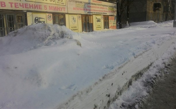 На ул. Комсомольской в областном центре нет тротуара