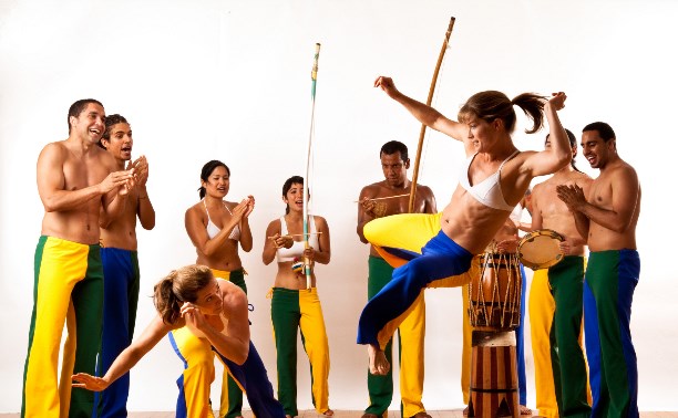 "Keep calm and joga capoeira": что такое капоэйра и как с этим живут