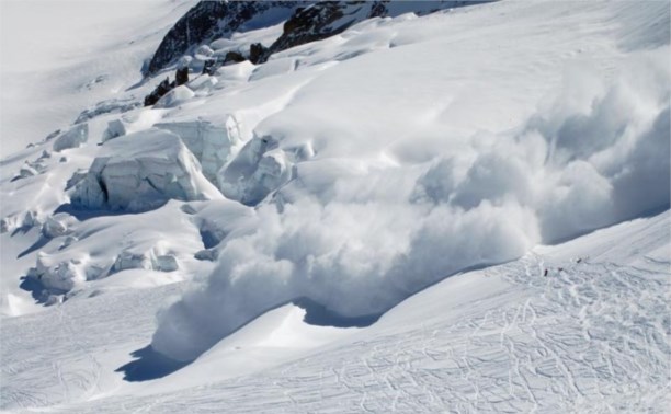Что нужно знать о лавинах: сахалинским туристам рассказали об опасностях зимних гор