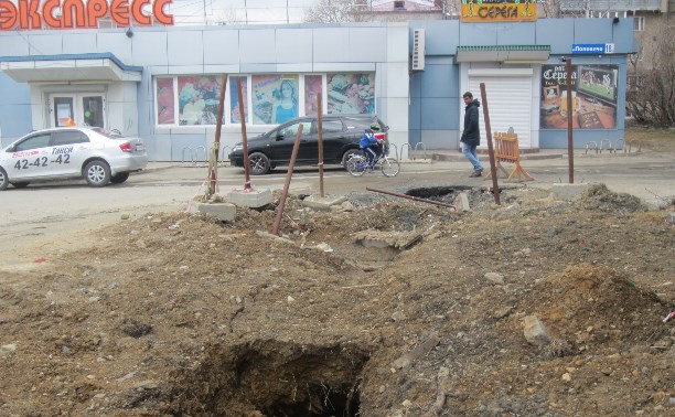 Разрушение дороги на улице Поповича
