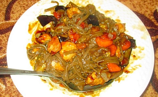 Лапша wok с курицей и соусом терияки