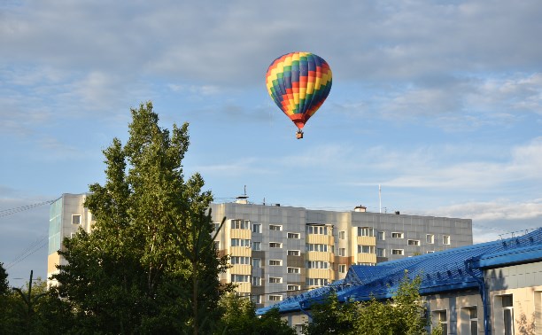 Видео полета воздушного шара над городом