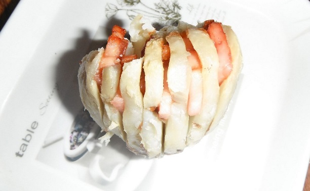 Картофель в мундире с беконом (салом) в микроволновке
