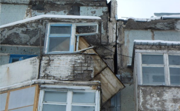 В Шахтерске рушатся многоэтажки ФОТО