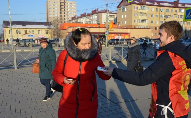 Сахалинские коммунисты поздравили женщин с 8 марта