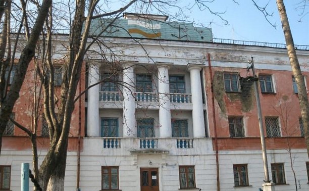 В Корсакове снесли здание мореходного училища