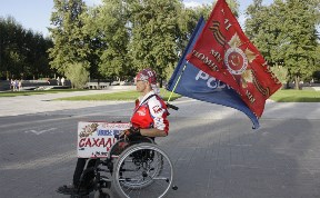 Инвалид-колясочник, путешествующий по России автостопом, осенью планирует прибыть на Сахалин