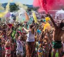 Лето, море, краски! Более тысячи сахалинцев окунулись в яркую атмосферу фестиваля Холи 