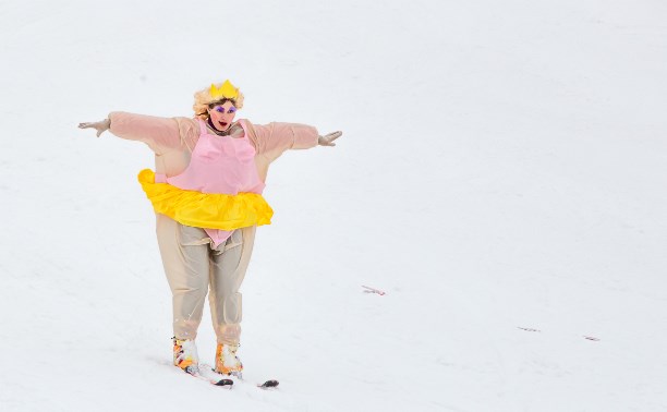 Смешарики, Гулливеры, Петрушки - на Горном воздухе прошел Снежный карнавал