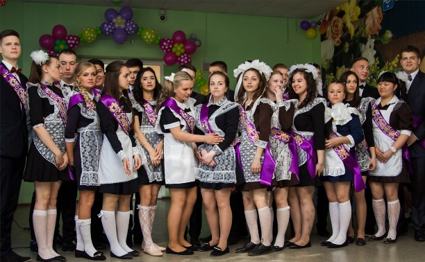 Последний звонок в Южно-Сахалинске: 999 выпускников сказали школе "До свидания"