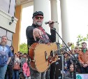 Борис Гребенщиков дал уличный концерт в Южно-Сахалинске