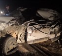 При столкновении Toyota Hilux и КамАЗа в Ногликском районе погиб водитель пикапа