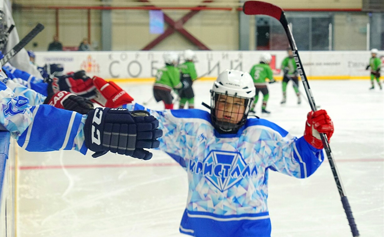 Юные хоккеисты Южно-Сахалинска закрыли сезон турниром за «Кубок Кристалла»