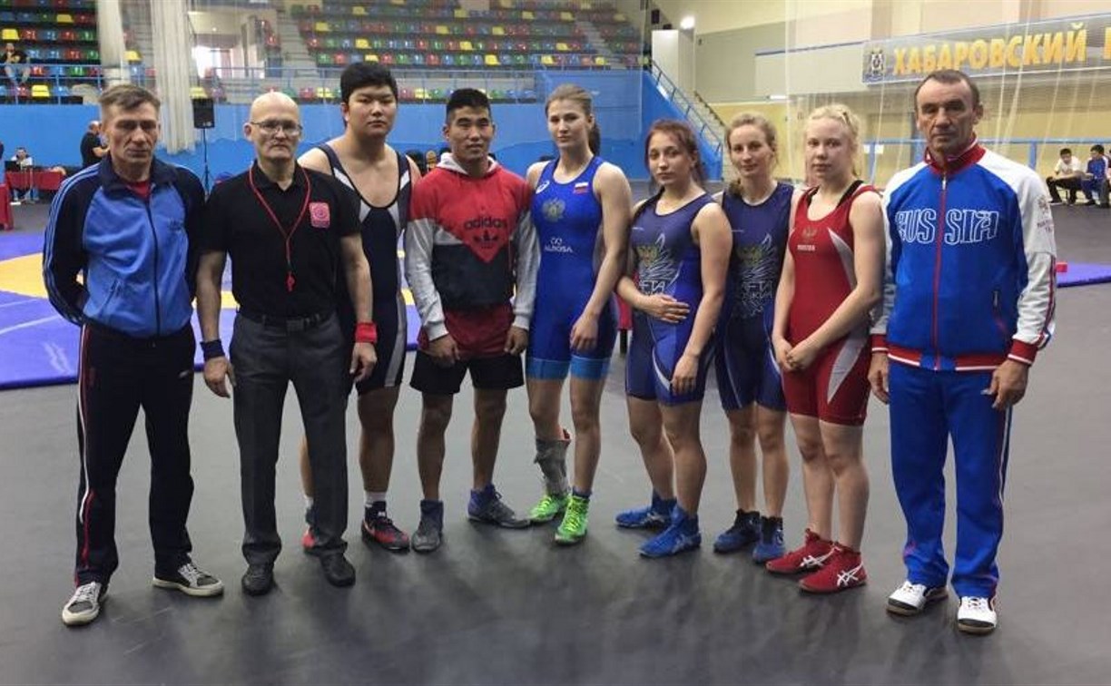 Сахалинские борцы завоевали 5 медалей на первенстве ДФО