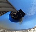 "Виноваты дорожники?": кусок льда из-под колёс "встречки" разбил фару и бампер автомобиля сахалинки 