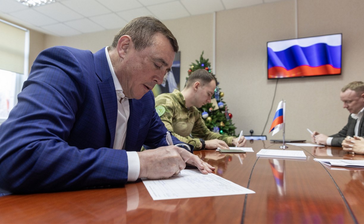 Валерий Лимаренко оставил подпись в поддержку президента Владимира Путина