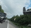Должны ли автомобили пропускать велосипедистов на трассе: разъяснение ГАИ