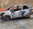 "Раздались несколько взрывов": автомобиль сгорел на улице в Аниве