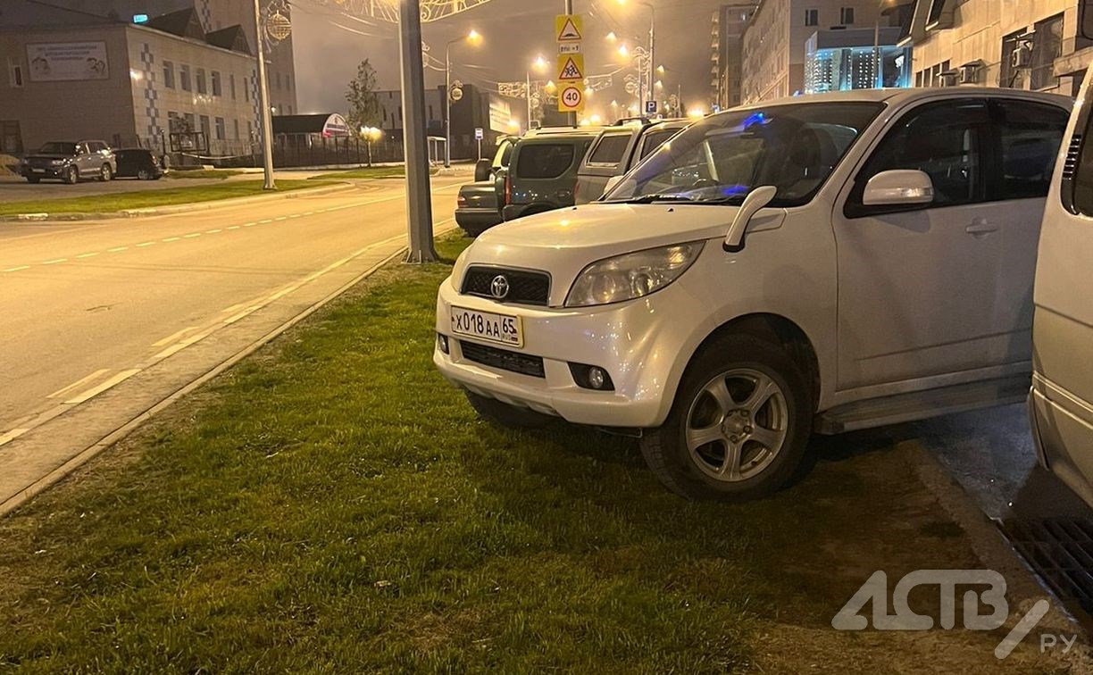 Установлена личность владельца Toyota Rush, который "паркуется, где хочет" в Южно-Сахалинске