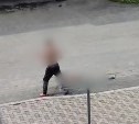 "Сам себя уничтожает": истекающий кровью мужчина бился головой об асфальт в Южно-Сахалинске