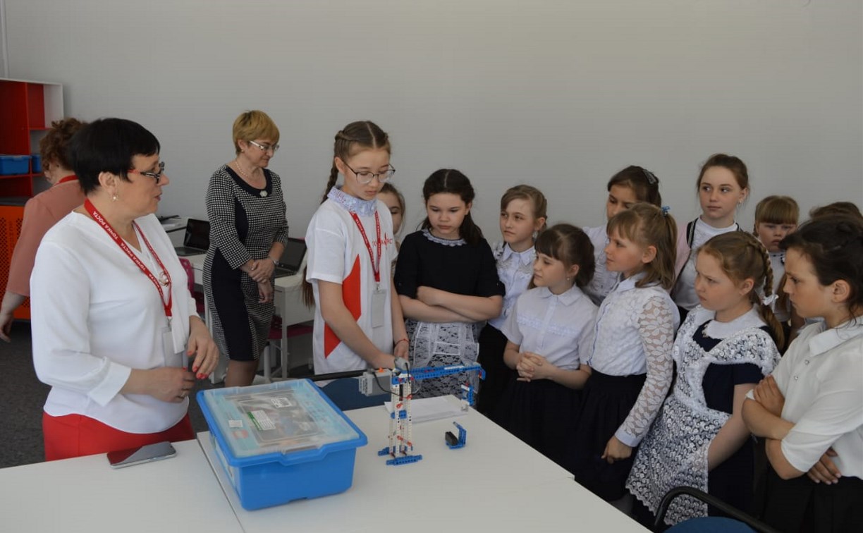 Более 36 миллионов рублей выделят на центры образования в сахалинских сельских школах 