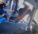 "Новое развлечение подростков": в Южно-Сахалинске ребенок выпрыгнул из окна автобуса 