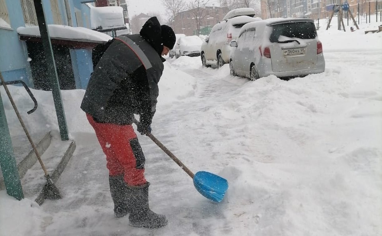 Госжилинспекция проверила качество расчистки снега во дворах Южно-Сахалинска