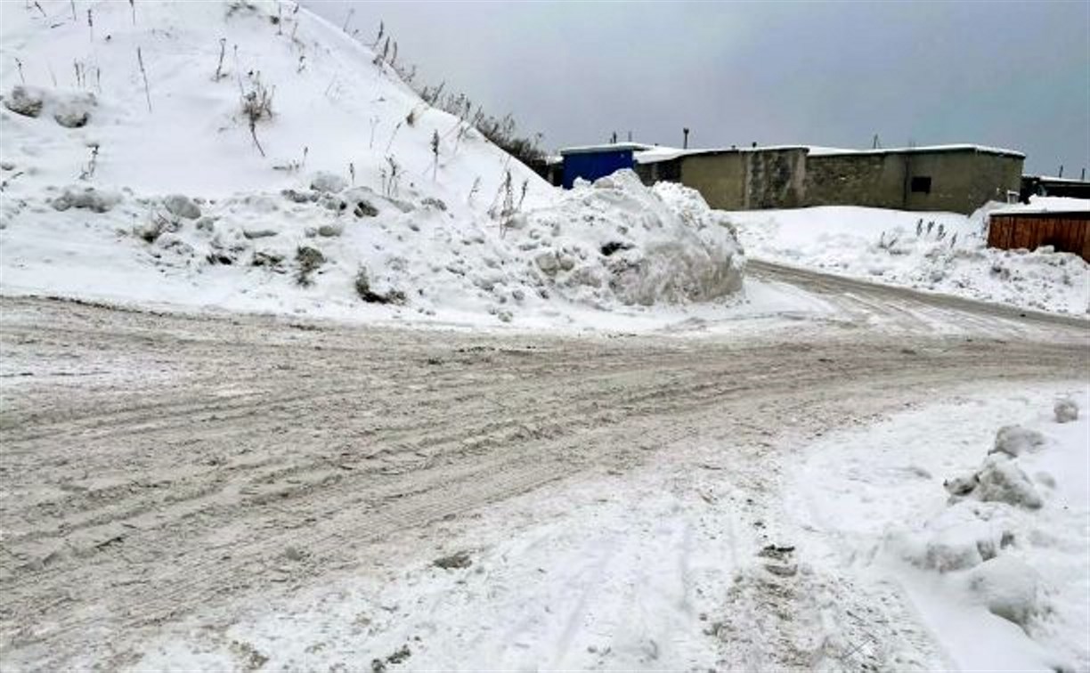Корреспондент astv.ru оценила, как Холмск чистят от снега
