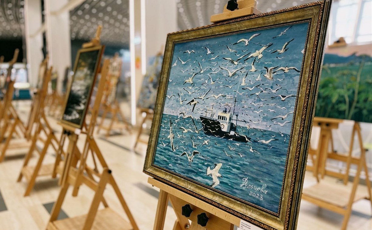 От мыса Птичий до Шикотана: в аэровокзале Южно-Сахалинск открылась выставка островных художников