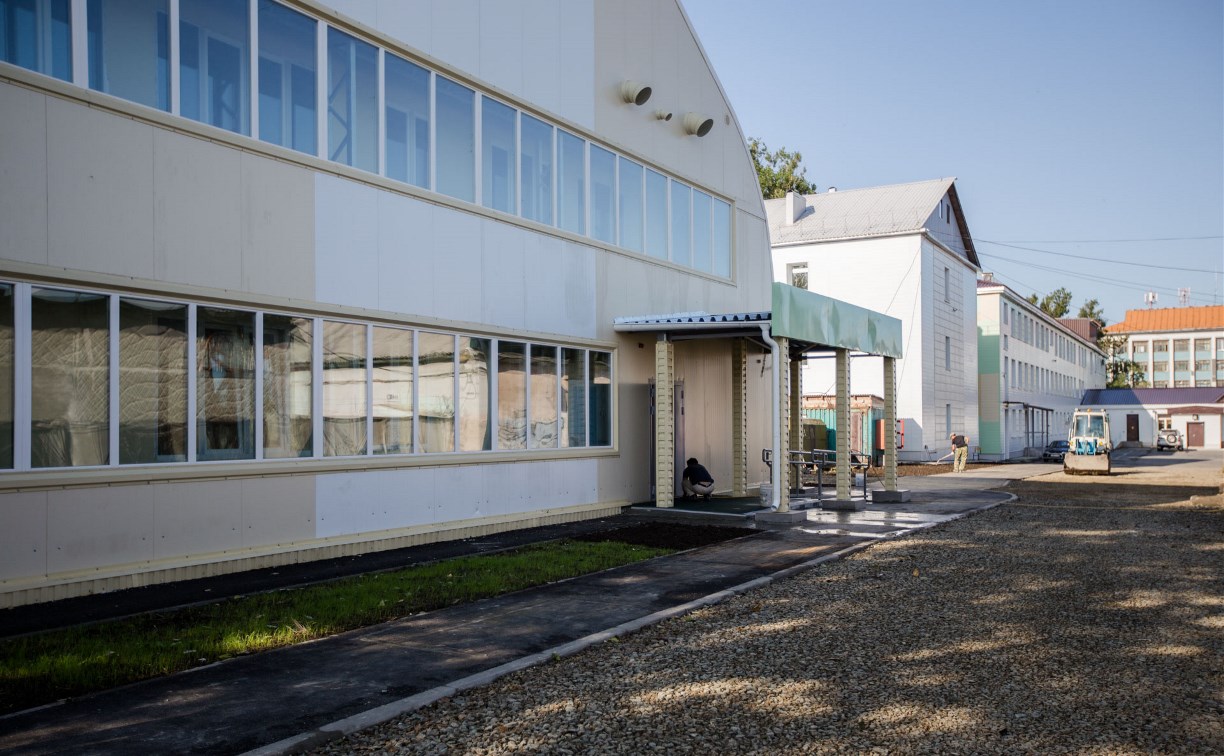Для двух школ Южно-Сахалинска построили спортзал