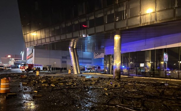 Жуткие кадры сгоревшего после теракта "Крокуса" в Подмосковье 