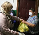 Корсаковские волонтёры навестили одиноких пенсионеров села Новиково