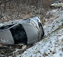 "УАЗ" снёс "Аксио" в кювет: в Южно-Сахалинске ищут очевидцев аварии на ул. Фархутдинова 