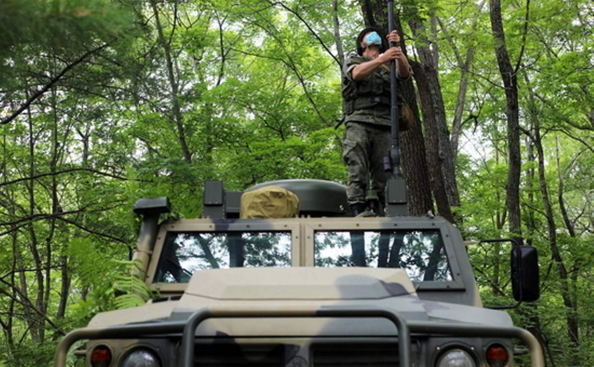 Военные связисты на Сахалине развернули мобильные полевые пункты управления и узлы связи