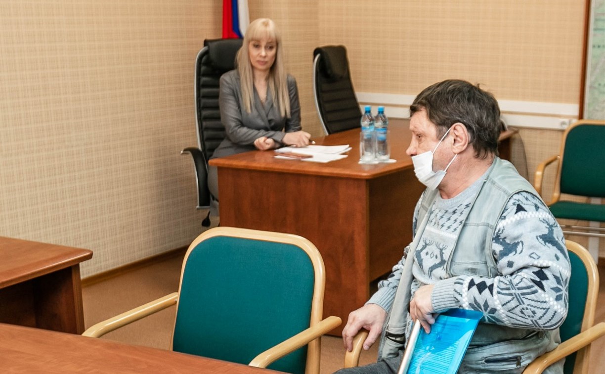 Инвалид из Южно-Сахалинска после встречи с губернатором переедет с третьего этажа на первый