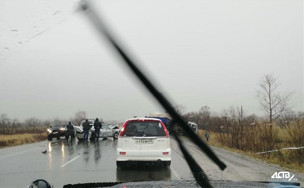 Очевидцы: четыре автомобиля столкнулись в районе Березняков