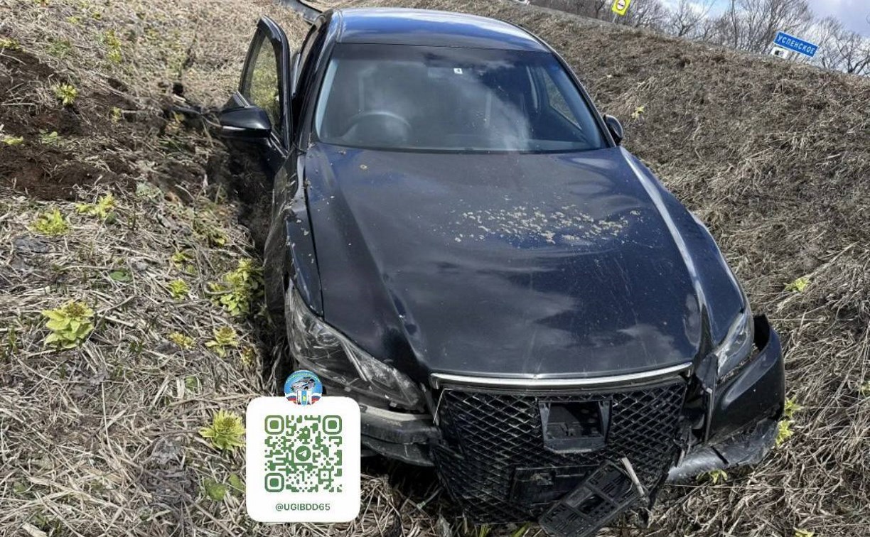 Автомобилистка пострадала в вылетевшей в кювет машине в Анивском районе