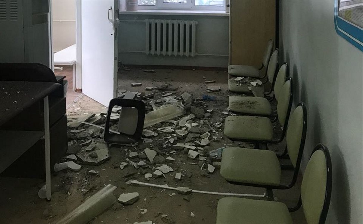 В детской поликлинике №1 в Южно-Сахалинске обвалился потолок