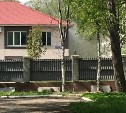 В Южно-Сахалинске горит здание по проспекту Победы
