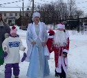 Дед Мороз и Снегурочка навестили юных сахалинцев