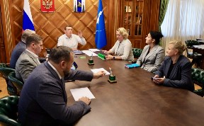 Политика и экономика