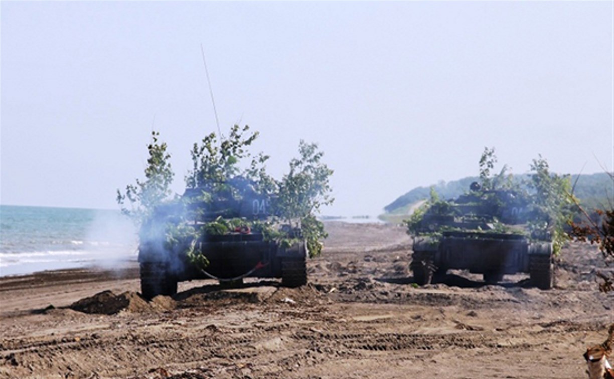 Военные на Сахалине разминировали прибрежную зону