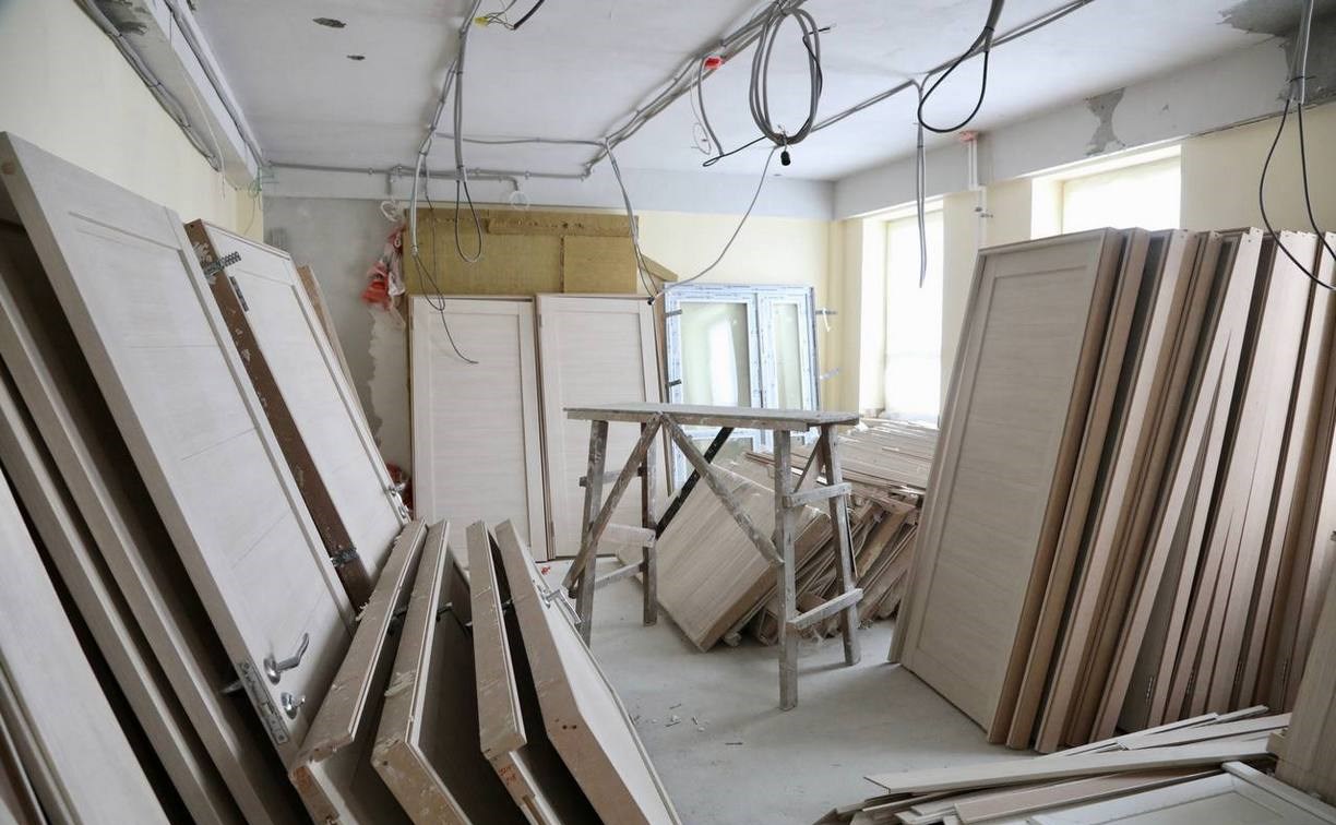 Дом-интернат в Ногликах достроят в этом году