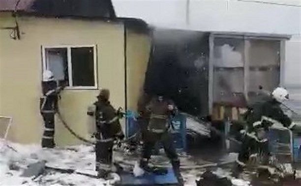 Веранду в двухквартирном доме потушили в Ильинском