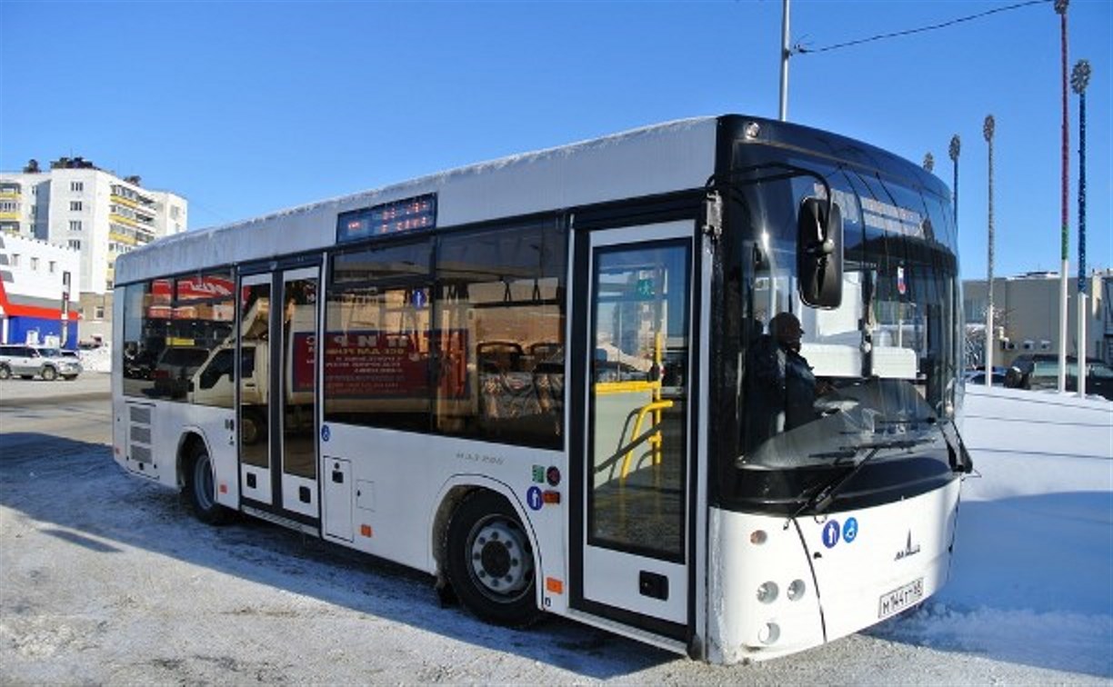 В Холмске утром ни один муниципальный автобус не вышел на линию