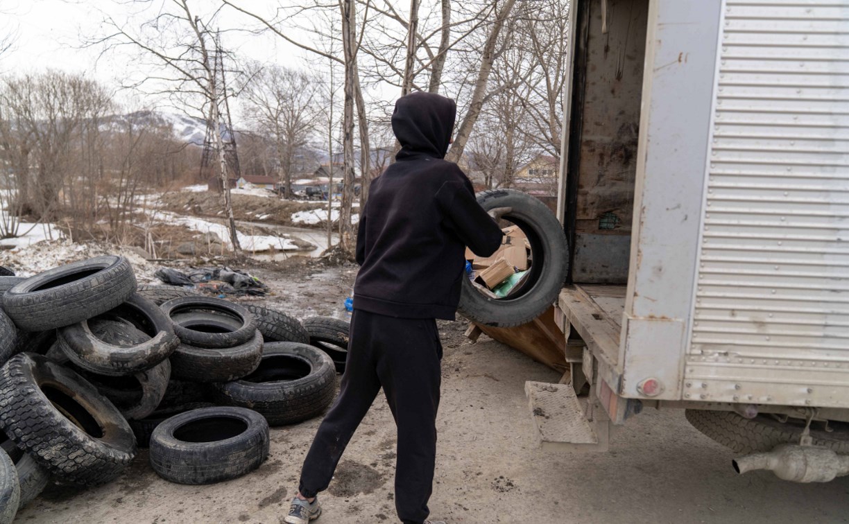 Южносахалинцам напомнили, куда сдать старые покрышки 