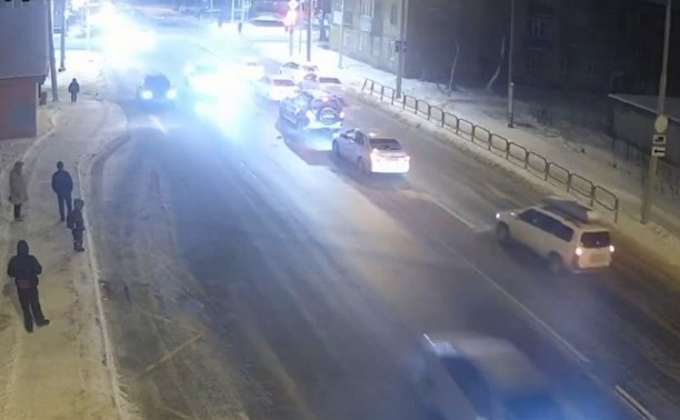 Участники небольшого ДТП в Южно-Сахалинске на полтора часа перегородили полосу