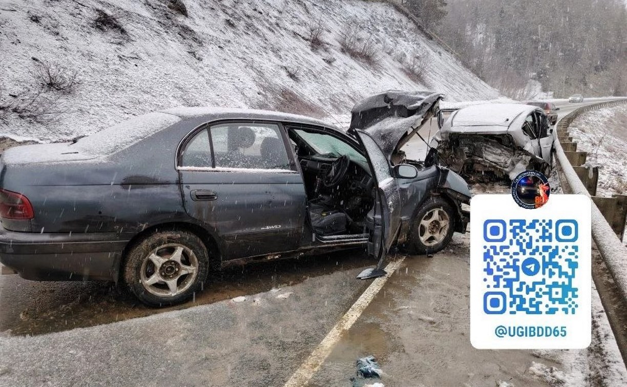 1 погиб, трое пострадали: страшное ДТП произошло в Холмском районе 