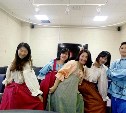 Студенты из Китая на Сахалине примерили костюмы каторжников